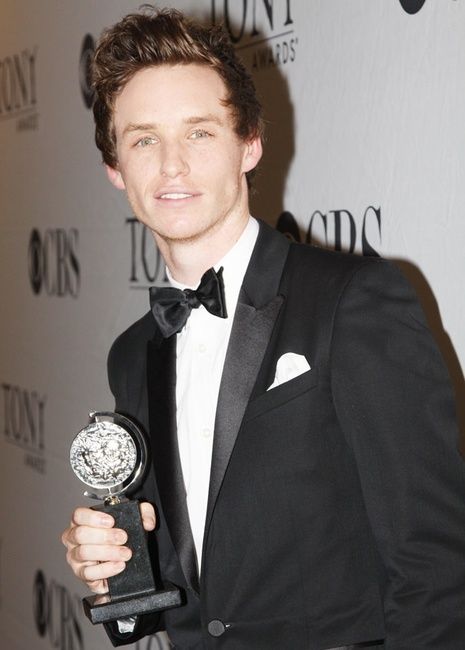 eddie-redmayne-and-burberry-london-black-tuxedo-jacket-gallery