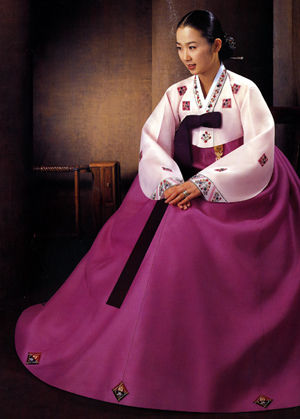 Hanbok_for_women_by_Lụy_Tinh